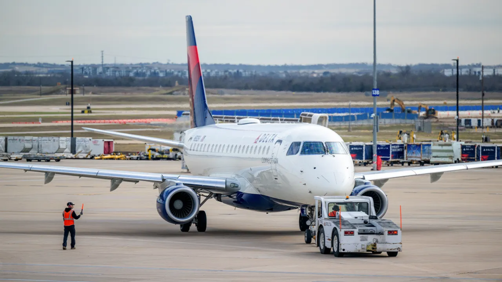 Delta Connection DL3543 Emergency Landing